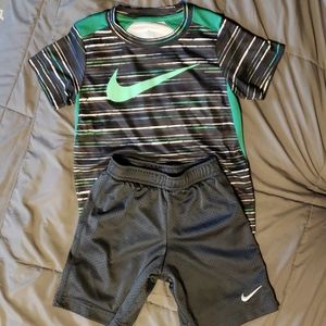Boys Nike Outfit Dri-Fit Size 7- Grey Stripes